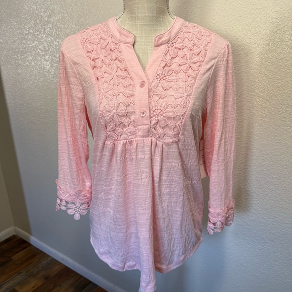 NWT Thomas & Olivia - Pink Blouse Three-Quarter Sleeves Lace/Crochet Detailing - Picture 1 of 14